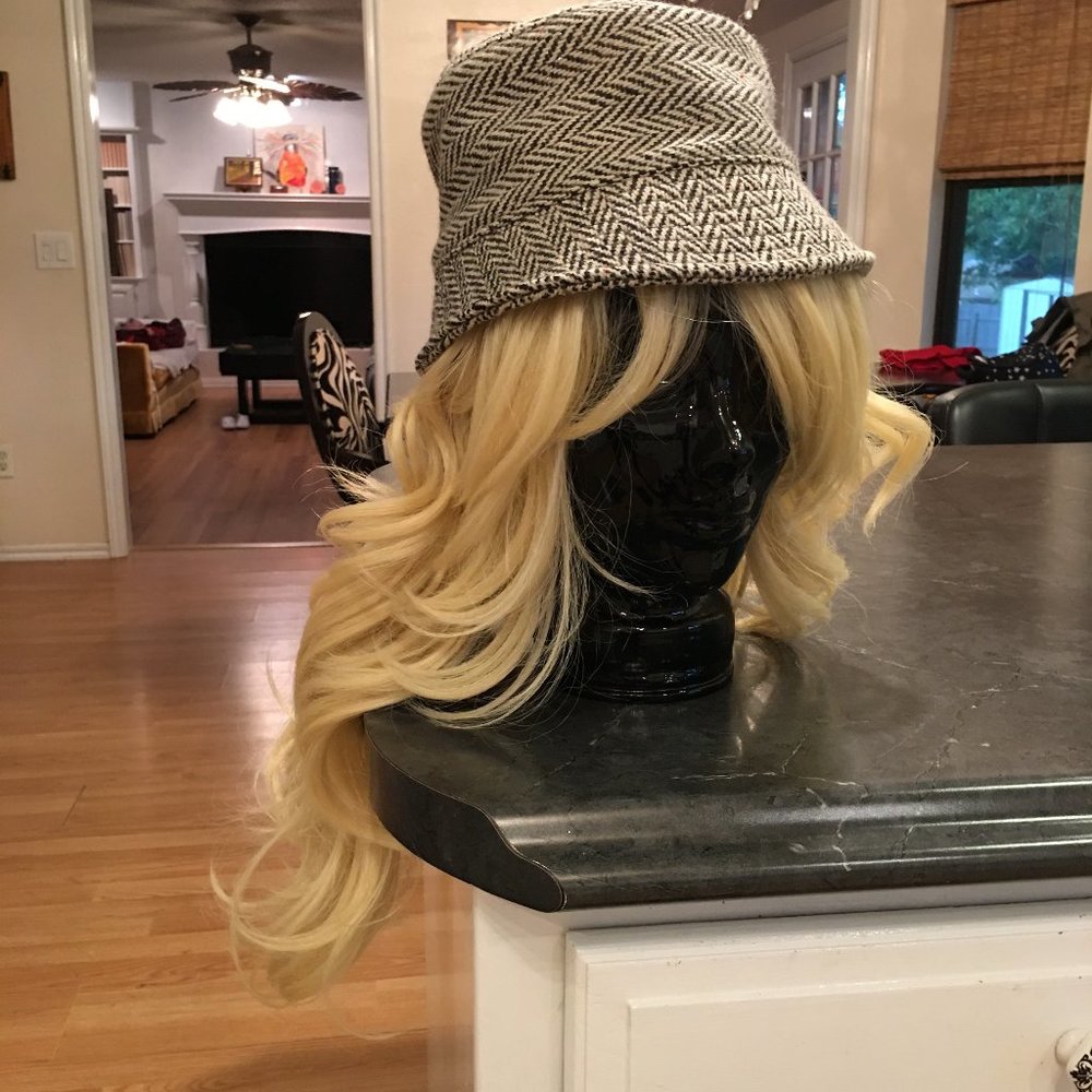 HALLOWEEN Sepia Long Blonde Wig! NWT